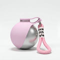Gourde de balade 2-en-1 pour chien Baloodog, coloris rose, vue studio avec dragonne — rose